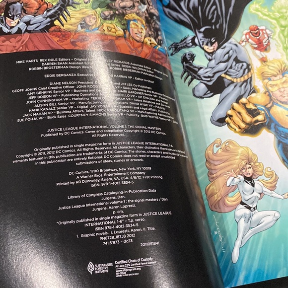 Justice League International Volume 1: The Signal Masters (2012) - Comic Book - Picture 5 of 7
